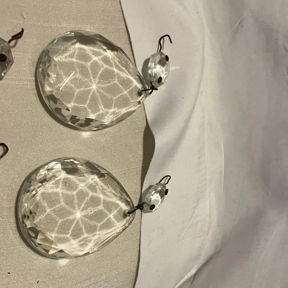 Set of 12. Vintage glass crystals 1.5” with hangers from older chandelier no - Picture 7 of 9